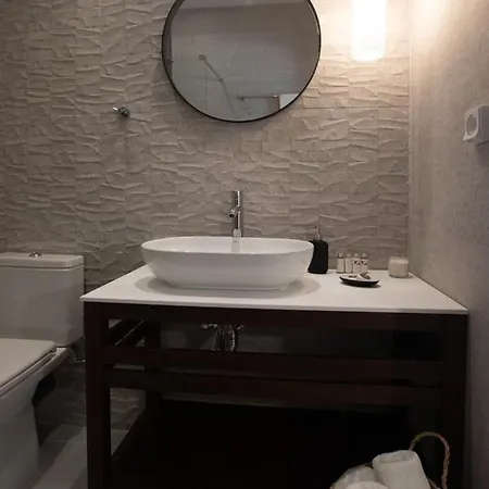 Anemelia Luxury