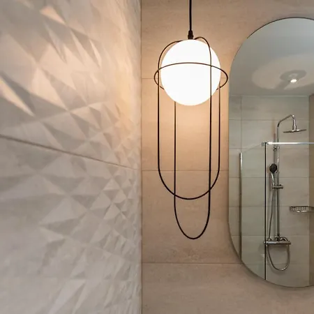 Anemelia Luxury *